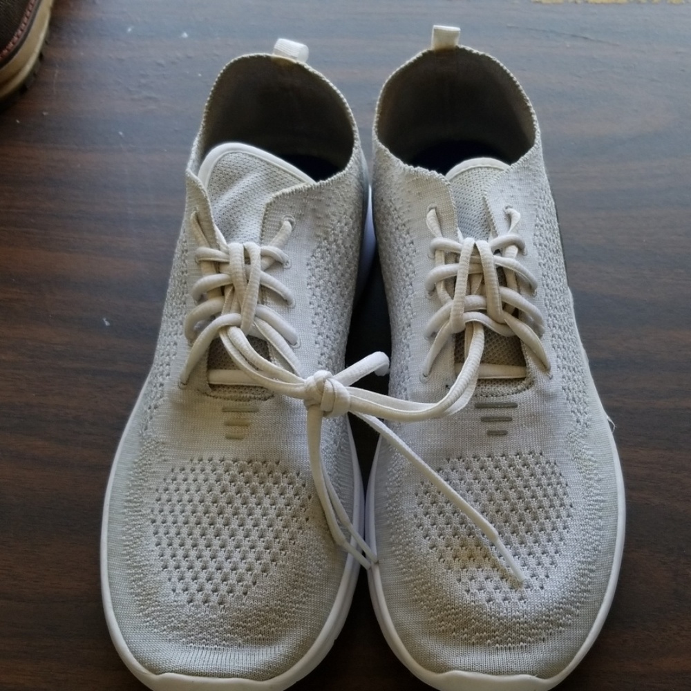 Light weight training shoes